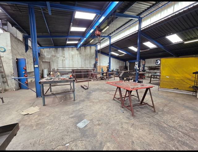 1,673M² WAREHOUSE FOR SALE IN BOOYSENS